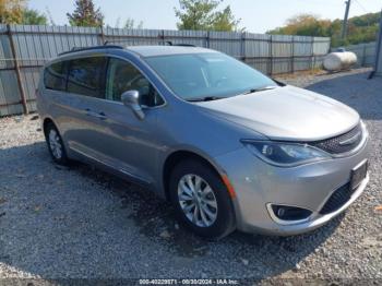  Salvage Chrysler Pacifica