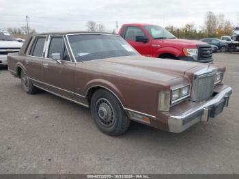  Salvage Lincoln Towncar