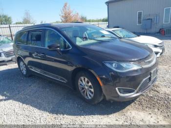  Salvage Chrysler Pacifica