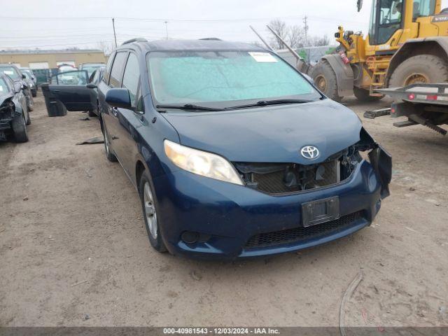  Salvage Toyota Sienna