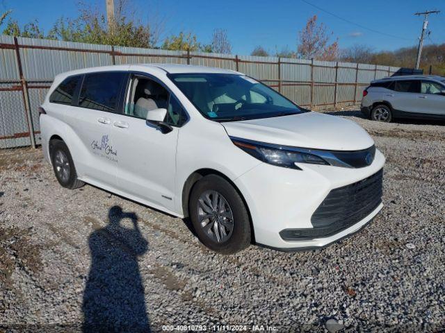  Salvage Toyota Sienna