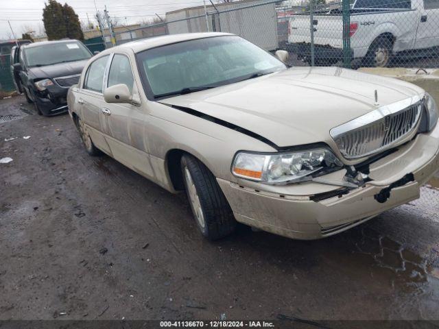  Salvage Lincoln Towncar