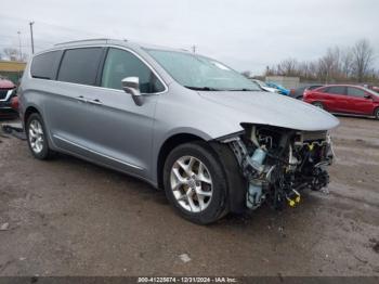  Salvage Chrysler Pacifica