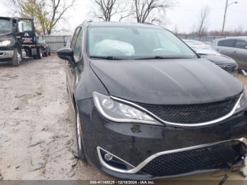  Salvage Chrysler Pacifica