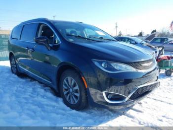  Salvage Chrysler Pacifica