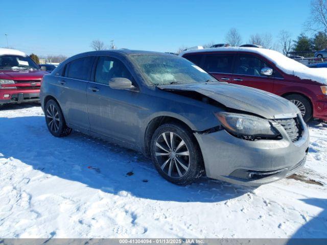  Salvage Chrysler 200