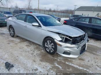  Salvage Nissan Altima