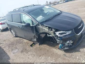 Salvage Chrysler Pacifica