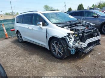  Salvage Chrysler Pacifica
