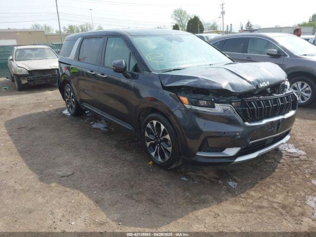  Salvage Kia Carnival