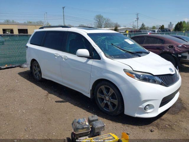  Salvage Toyota Sienna