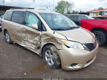  Salvage Toyota Sienna