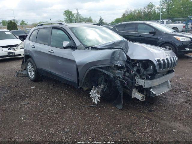 Salvage Jeep Cherokee