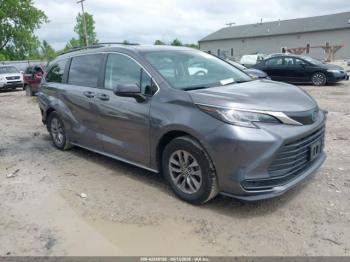  Salvage Toyota Sienna