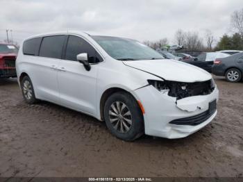  Salvage Chrysler Pacifica