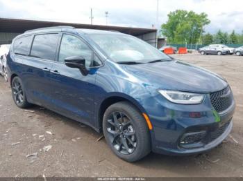  Salvage Chrysler Pacifica