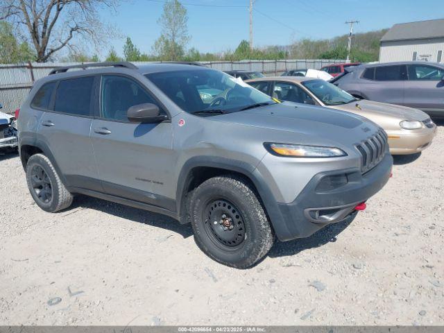  Salvage Jeep Cherokee