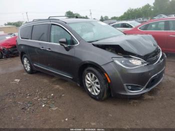  Salvage Chrysler Pacifica