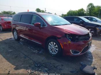  Salvage Chrysler Pacifica