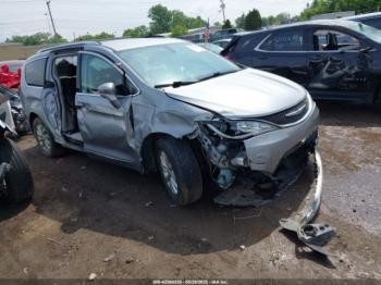  Salvage Chrysler Pacifica