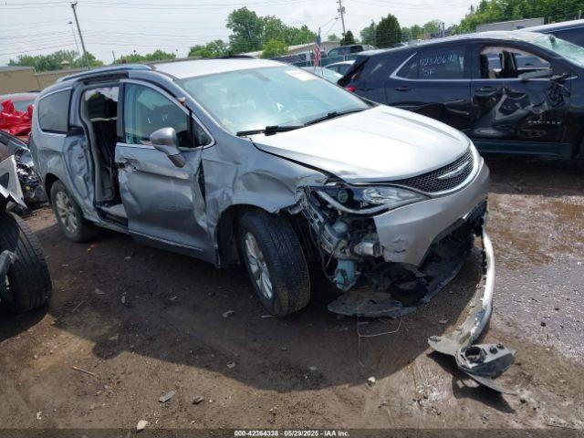  Salvage Chrysler Pacifica
