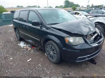  Salvage Chrysler Town & Country