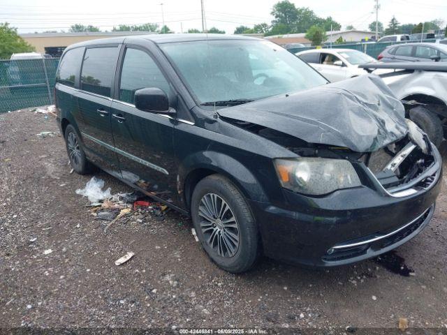  Salvage Chrysler Town & Country