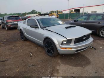  Salvage Ford Mustang