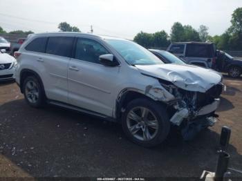  Salvage Toyota Highlander