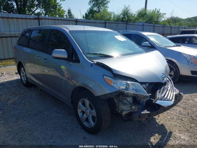 Salvage Toyota Sienna