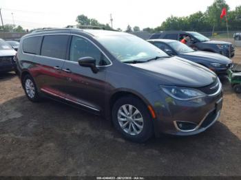  Salvage Chrysler Pacifica