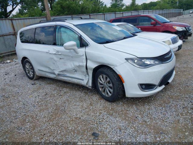  Salvage Chrysler Pacifica