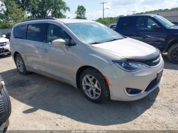  Salvage Chrysler Pacifica