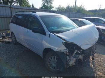  Salvage Toyota Sienna