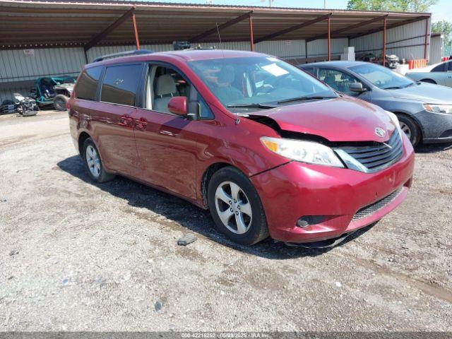  Salvage Toyota Sienna