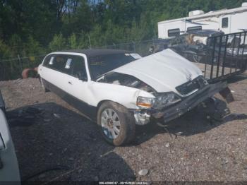  Salvage Lincoln Towncar
