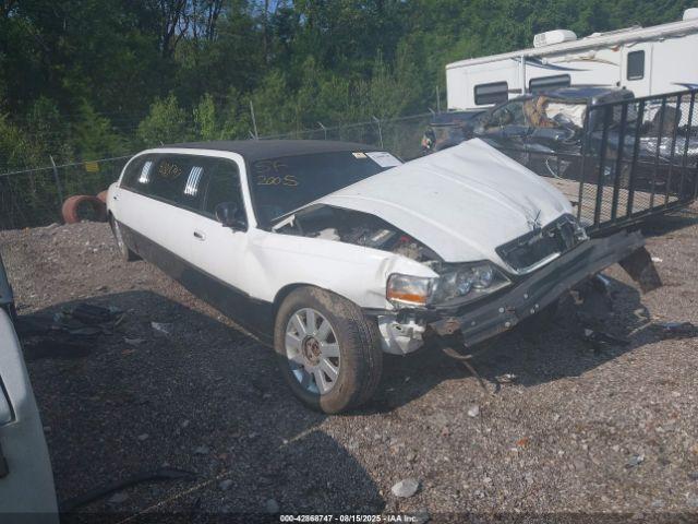  Salvage Lincoln Towncar