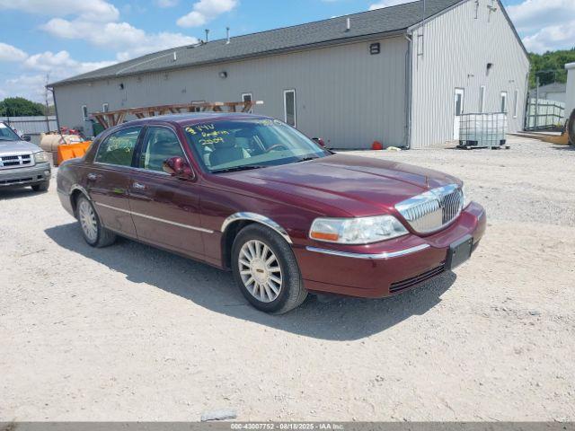  Salvage Lincoln Towncar