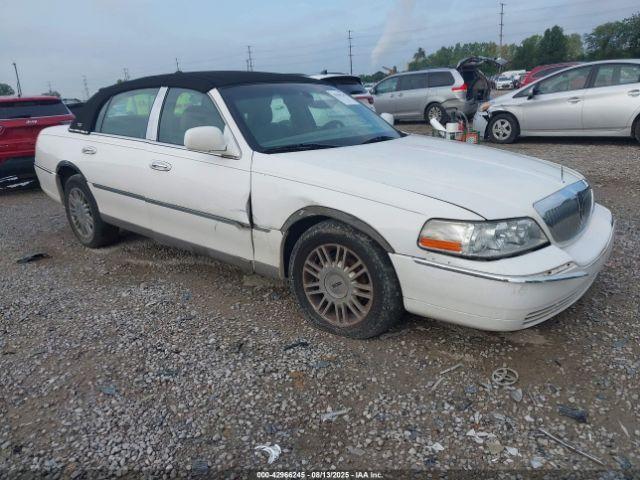  Salvage Lincoln Towncar