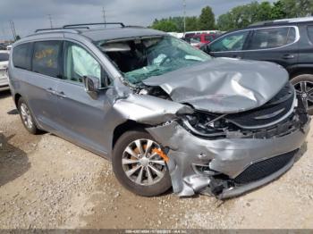  Salvage Chrysler Pacifica