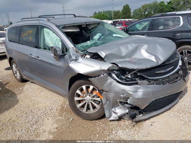  Salvage Chrysler Pacifica