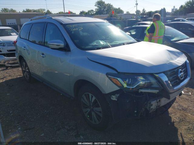 Salvage Nissan Pathfinder