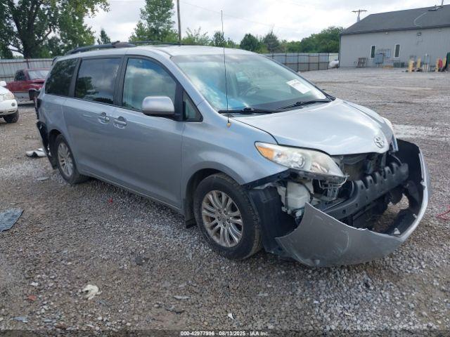  Salvage Toyota Sienna