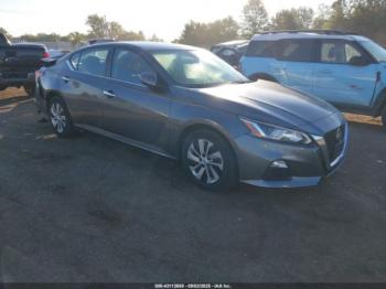  Salvage Nissan Altima