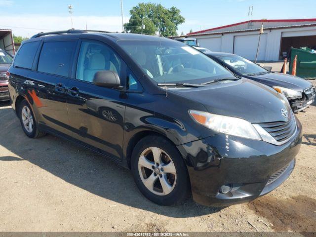  Salvage Toyota Sienna