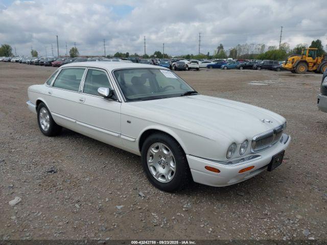  Salvage Jaguar Xj8