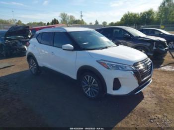  Salvage Nissan Kicks