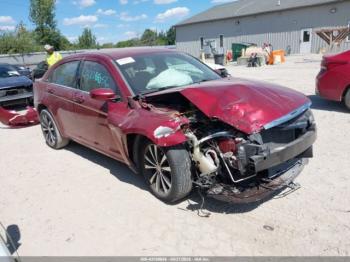  Salvage Chrysler 200