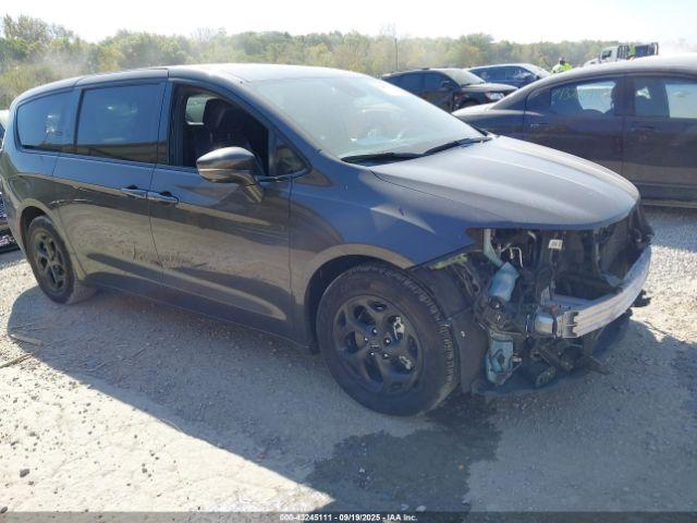  Salvage Chrysler Pacifica
