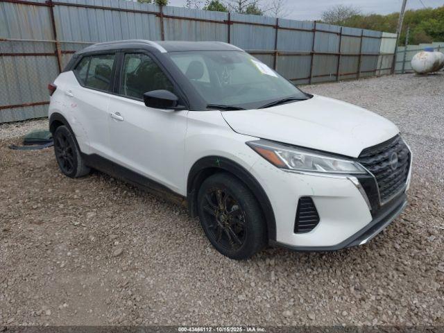  Salvage Nissan Kicks